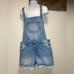 Cat & Jack Girls Short Overalls Raw Hem Blue Light Wash with white lace trim
